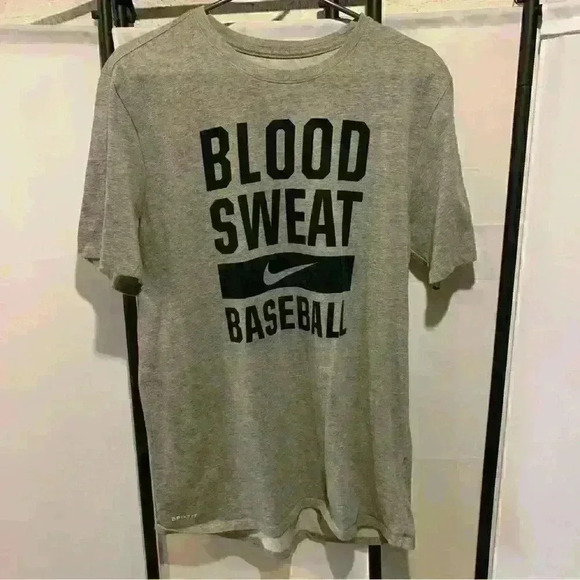 Nike shirt  - Picture 1 of 3